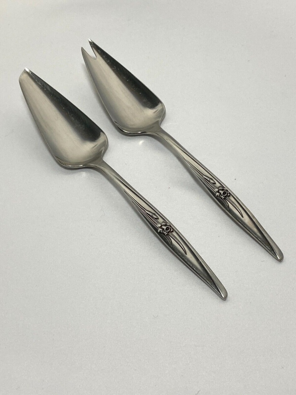 1847 Rogers Bros Cheese Fork Pick Spoon Spring Charm Daffodil VTG Flatware 2 PCS
